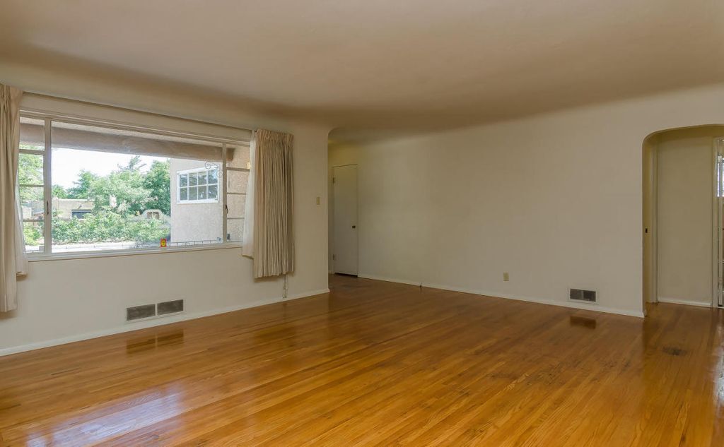 Building Photo - 3600 Calle del Sol NE