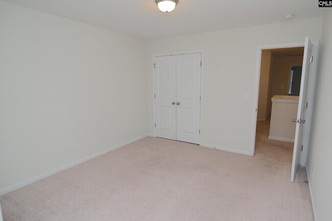 Building Photo - 194 Bonhomme Cir