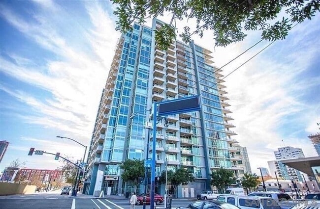 Building Exterior - 1080 Park Blvd