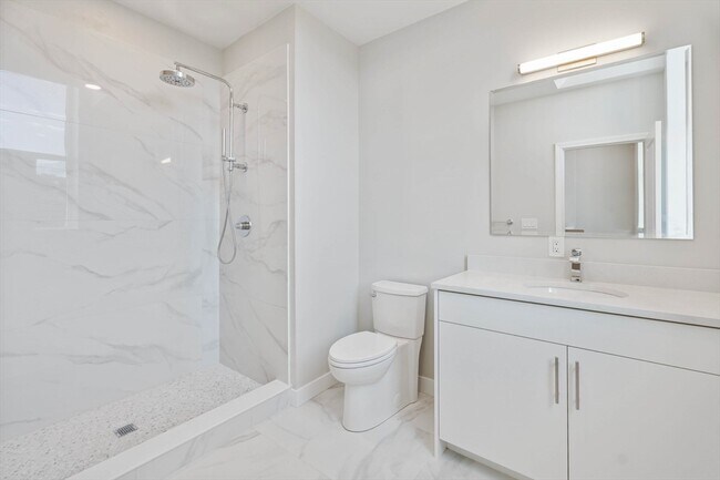 Building Photo - 163 Chestnut St