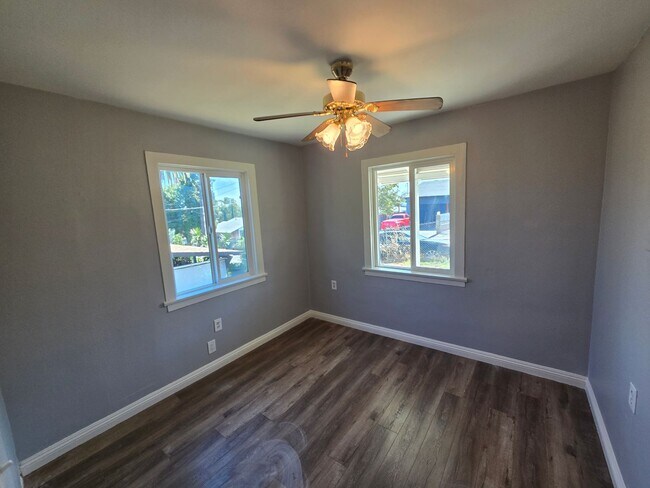 Building Photo - Beautifully Remodeled 3 Bed, 2 Bath Home f...