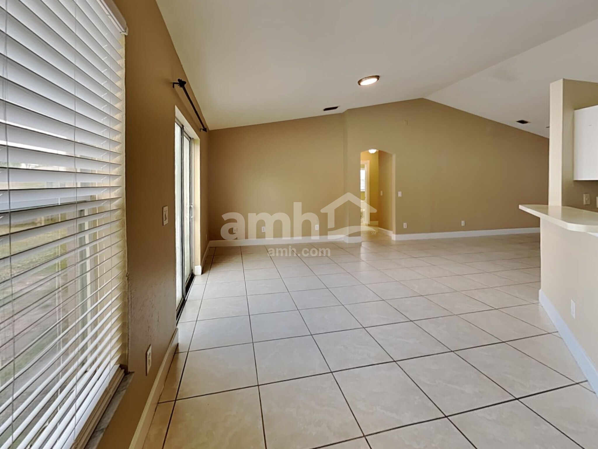 Building Photo - 201 SW Amesbury Ave