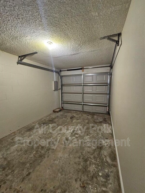 Building Photo - 5423 N Orange Ave