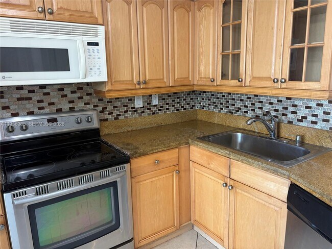 Building Photo - 1750 NE 191st St