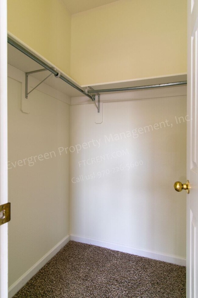 Building Photo - 1 Bedroom Apartment in Rockbridge! Parking...