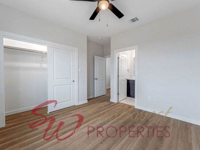 Building Photo - Gorgeous 3 bedroom townhome with a quick, easy walk to TSU campus!