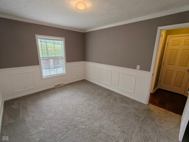 Building Photo - 802 Fern Dr