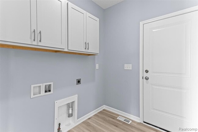 Building Photo - 711 W Windward Way