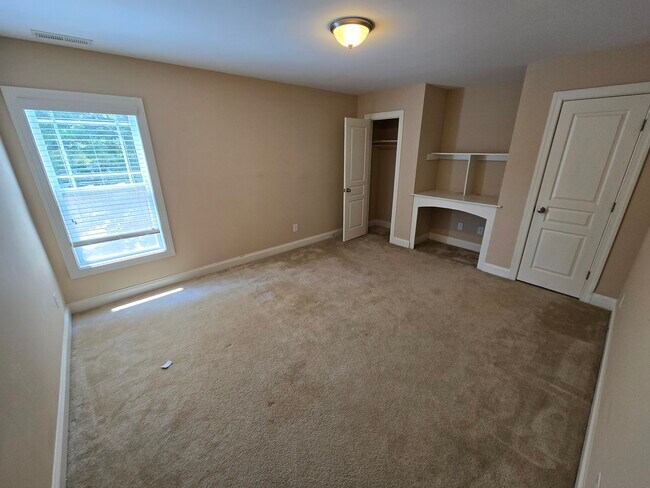 Building Photo - 47 Kentucky Derby Ln