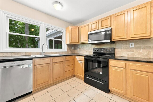 Building Photo - 27 Glover Ln
