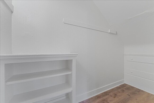 Building Photo - 1405 Cedar Ave