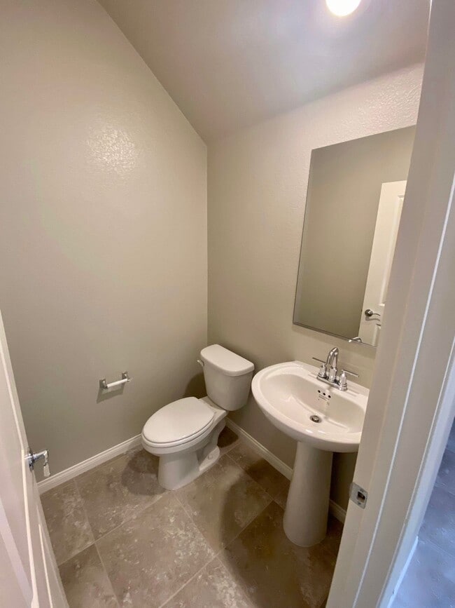 Building Photo - 3816 Antilia Ave