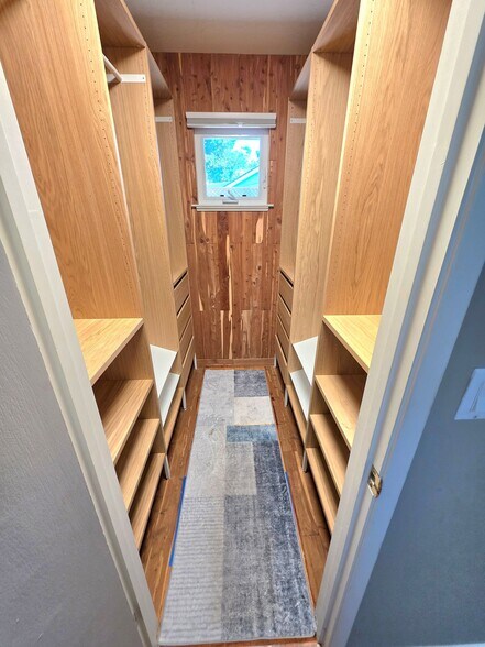 Building Photo - 29 Thorndale Pl