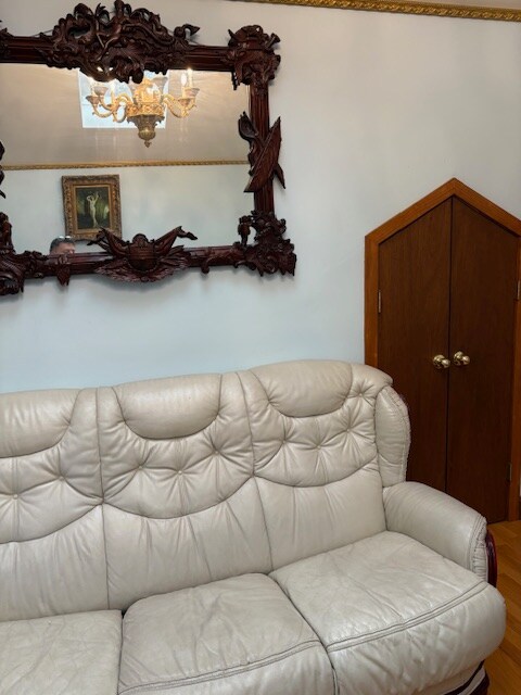 Building Photo - 9 Surrey Rd