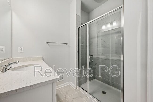 Building Photo - 636 Brookwood Glen Terrace