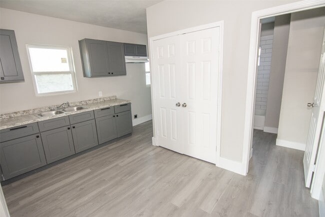 Building Photo - 3307 Broadway St