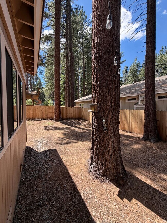 Building Photo - 4 Bed, 2 Bath Home on Large Corner Lot Near the Y
