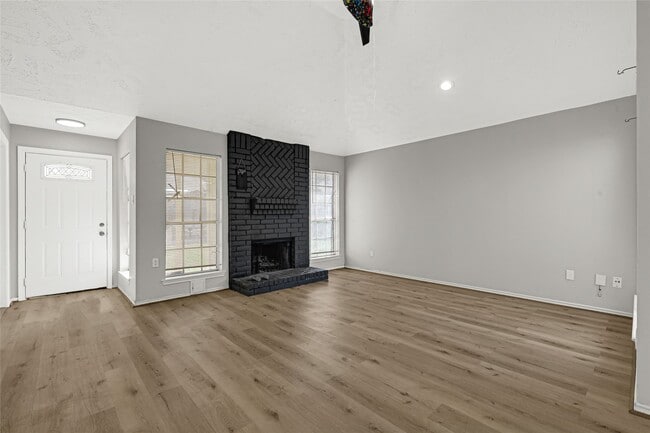 Building Photo - 6507 New World Dr