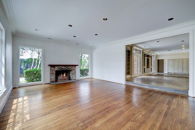 Building Photo - 3020 San Felipe St