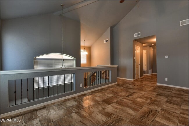 Building Photo - 6560 McFarland Ave
