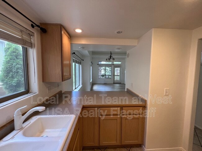 Building Photo - 6164 E Mountain Oaks Dr