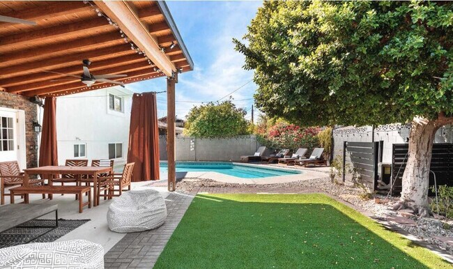 Building Photo - 8620 E San Miguel Ave