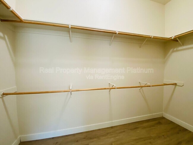 Building Photo - 2916 Roberts Ave