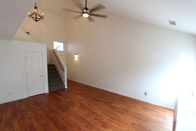 Building Photo - LEASE THROUGH JULY 3-Bed / 2.5-Bath Townhome in Boulder Point Near FUTS Trails