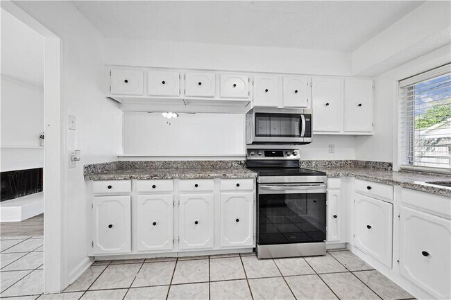 Building Photo - 122 Dewald Dr