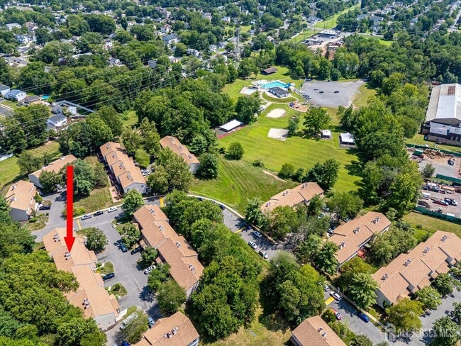 Building Photo - 6 Tulip Ct