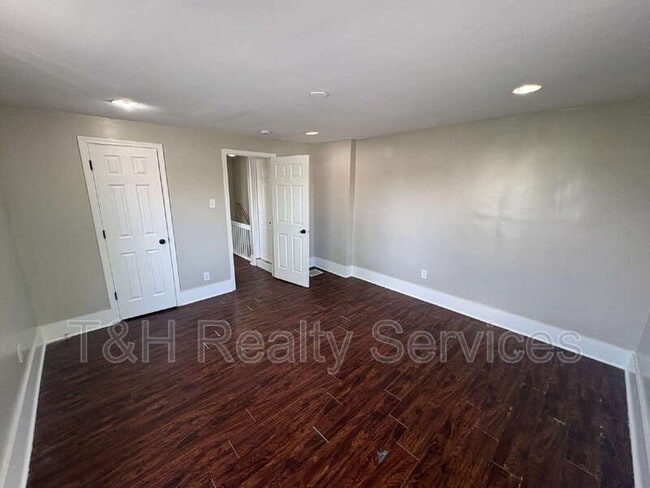 Building Photo - 3729 N Kenwood Ave