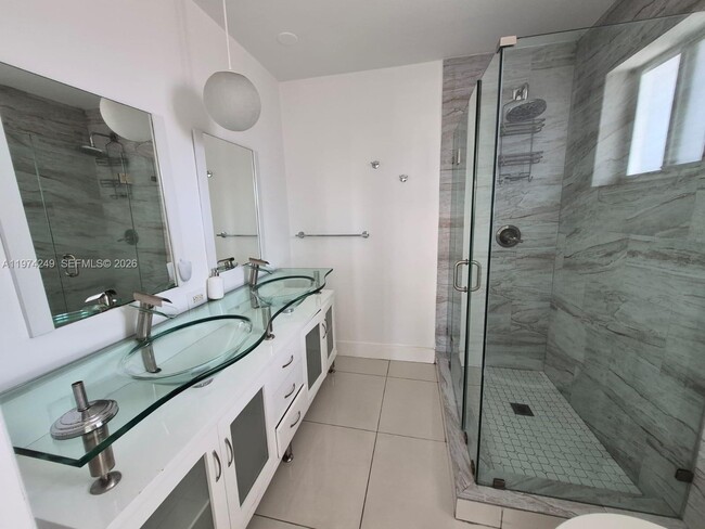 Building Photo - 1240 NE 83rd St