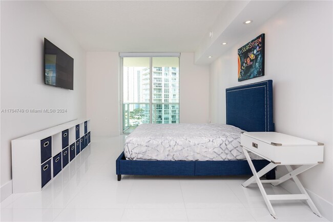 Building Photo - 200 Sunny Isles Blvd