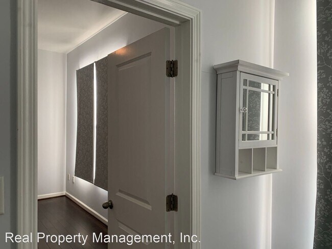 Building Photo - 1 br, 1 bath House - 730 Walker Sq, Apt #4B