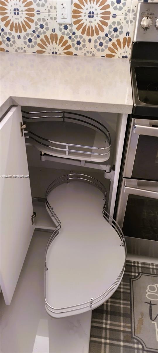 Building Photo - 2230 NE 56th Pl