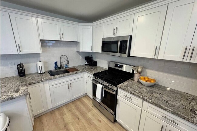 Primary Photo - 123 6th St