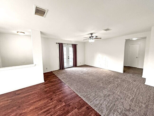 Building Photo - Cozy 2 Bedroom 2 Bath 1 Story Home