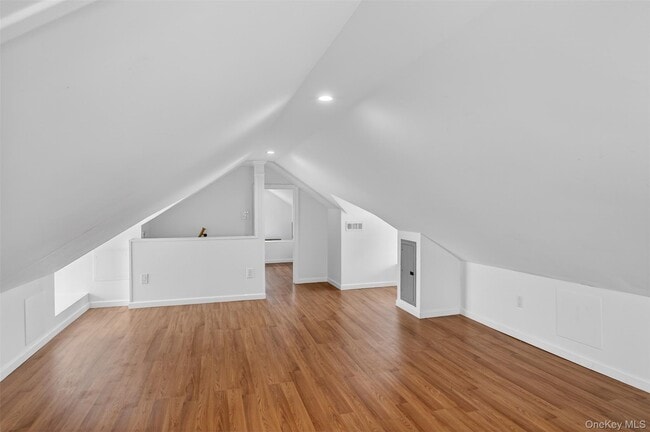 Building Photo - 256 Royal Ave