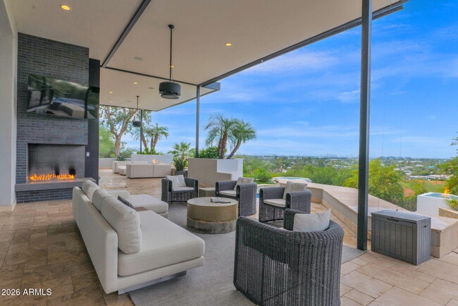 Building Photo - 5632 Camelback Canyon Dr