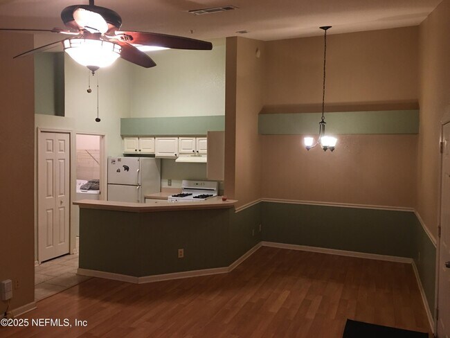 Building Photo - 13810 Sutton Park Dr N