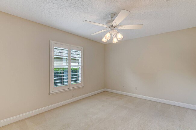 Building Photo - Lake  & Golf Course View Home in North Hampton