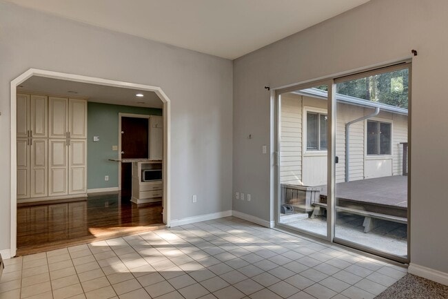 Building Photo - 3 Bed 3 Bath Home near West Beach
