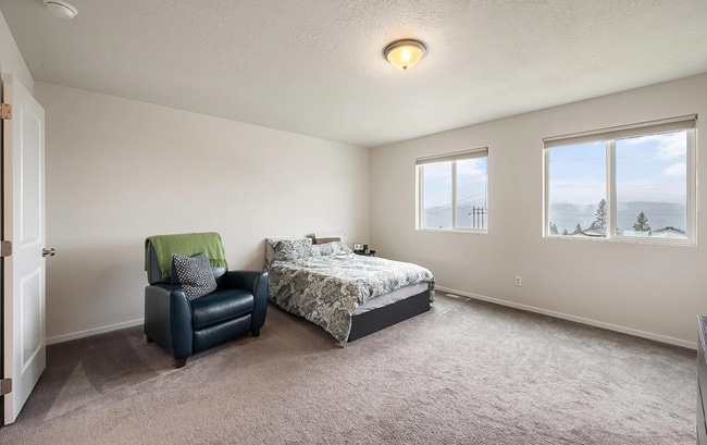 Building Photo - 4501 W Bedford Ave