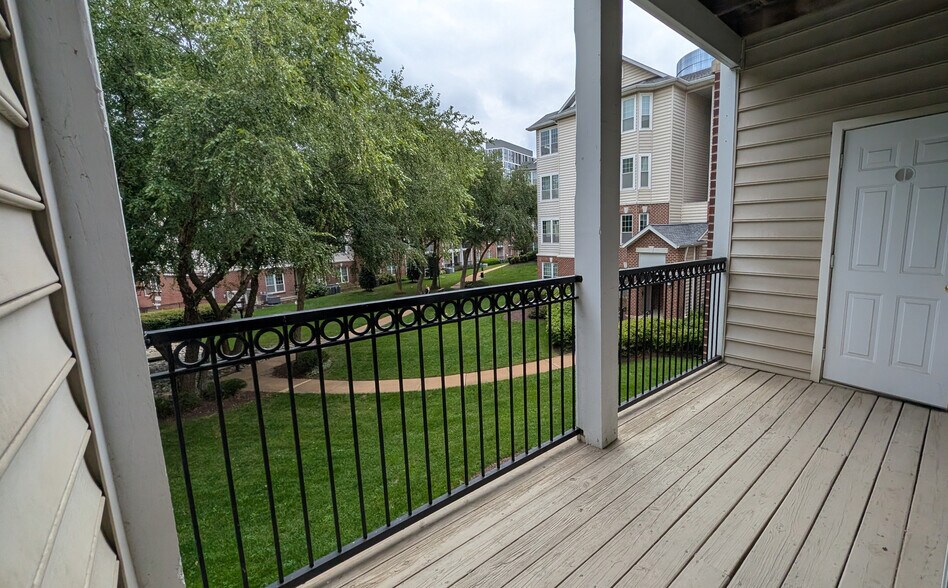 Building Photo - 1550 Spring Gate Dr