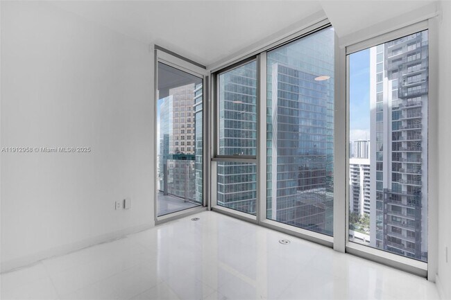 Building Photo - 300 Biscayne Blvd Way