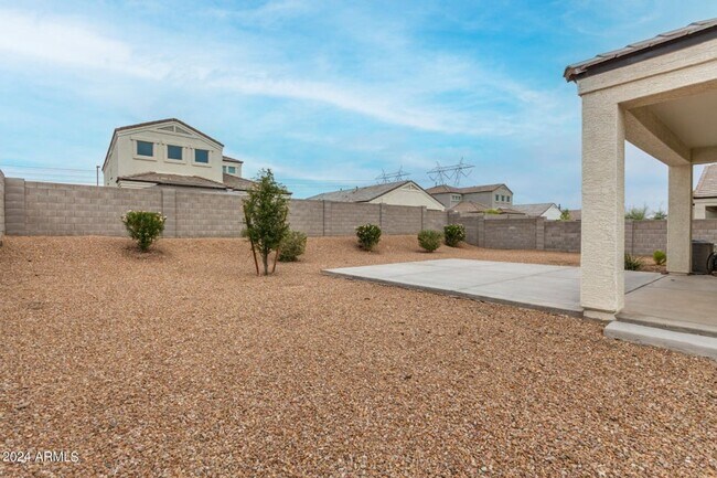 Building Photo - Charming 4 bedroom home in Buckeye!!