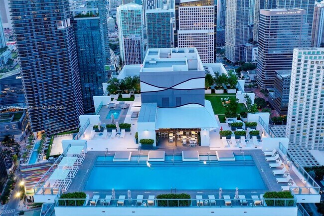 Building Photo - 1010 Brickell Ave
