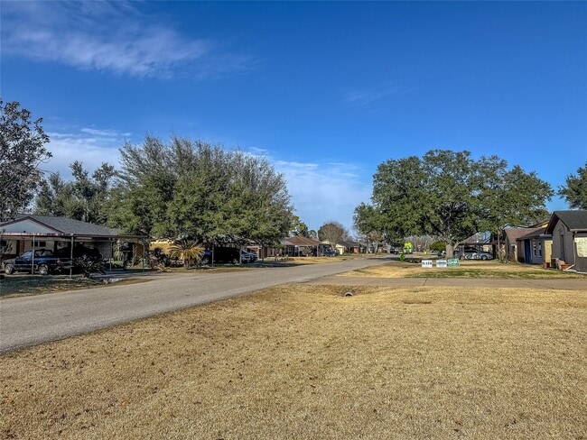 Building Photo - 1727 Junker St