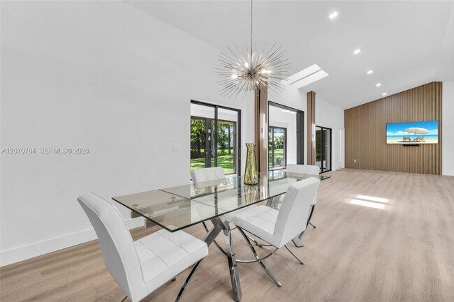 Building Photo - 16778 Willow Creek Dr