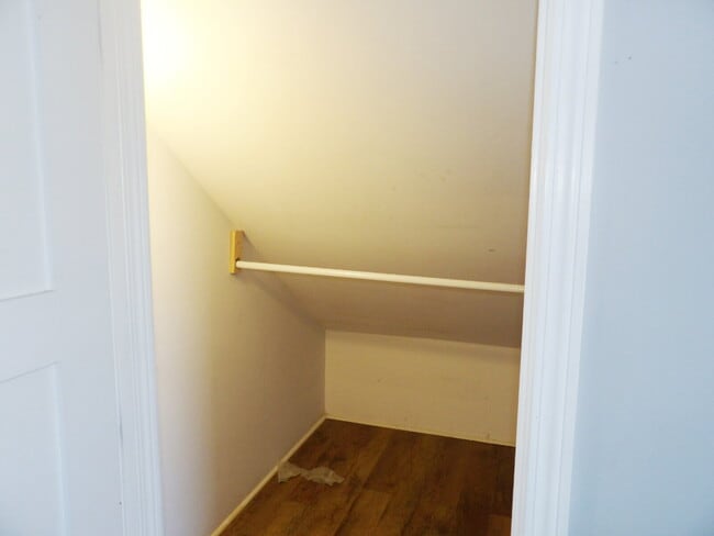 Building Photo - 1 Bed + Extra Room Upper Level Unit in East Harriet Duplex